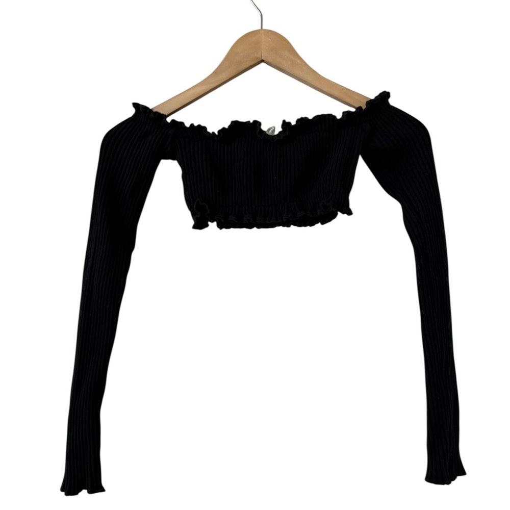 ARE YOU AM I Tiiu Black Off Shoulder Knit Crop Top - Picture 6 of 10